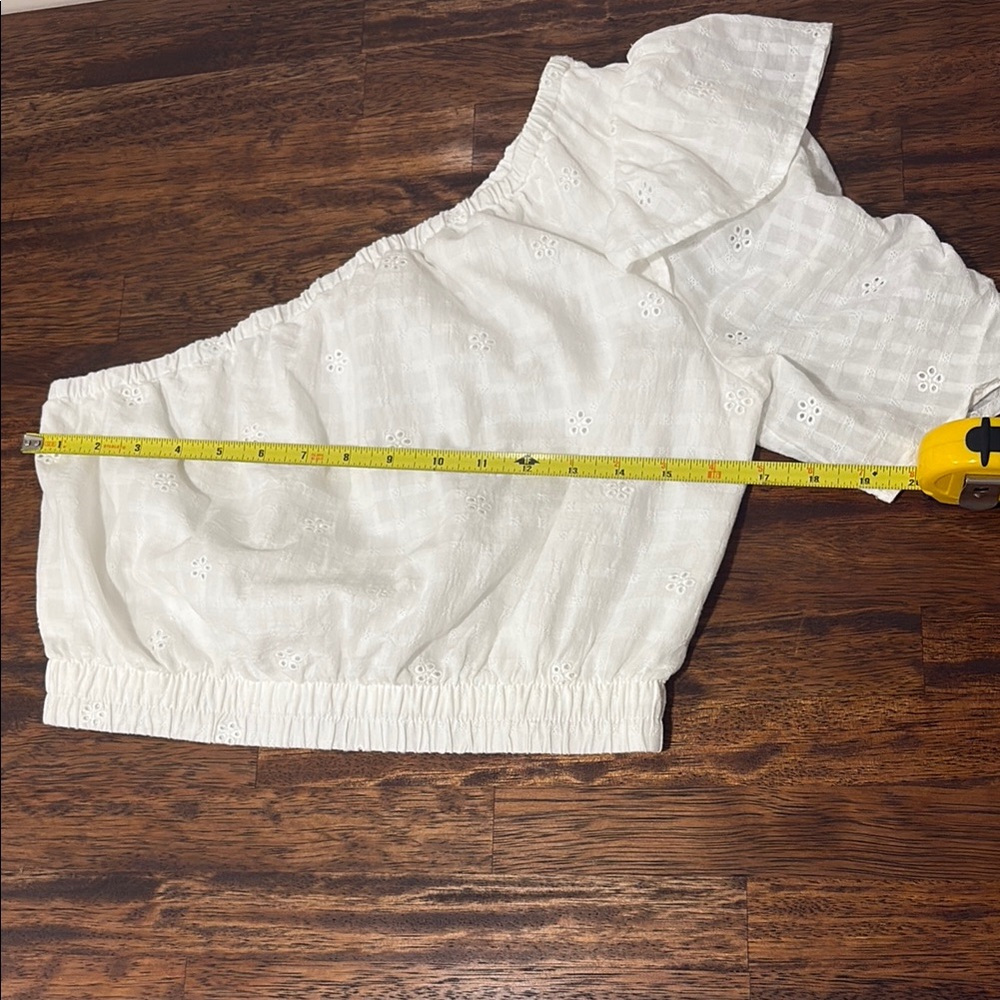 Universal Thread White Asymmetrical Ruffled Blouse - Picture 5 of 9